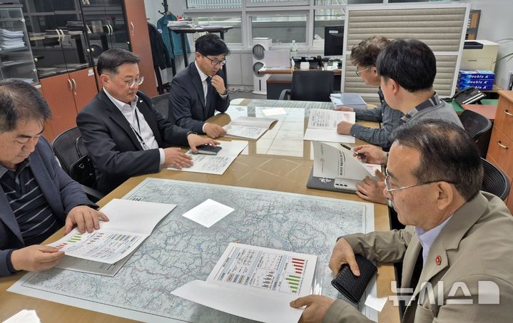 [제주=뉴시스] 현원돈 제주시 부시장은 25일 보건복지부와 문화체육관광부, 행정안전부 등을 방문해 지역현안 해결을 위한 국비 및 특별교부세 사업 예산 지원을 적극 건의했다. (사진=제주시 제공) 2025.03.25. photo@newsis.com *재판매 및 DB 금지