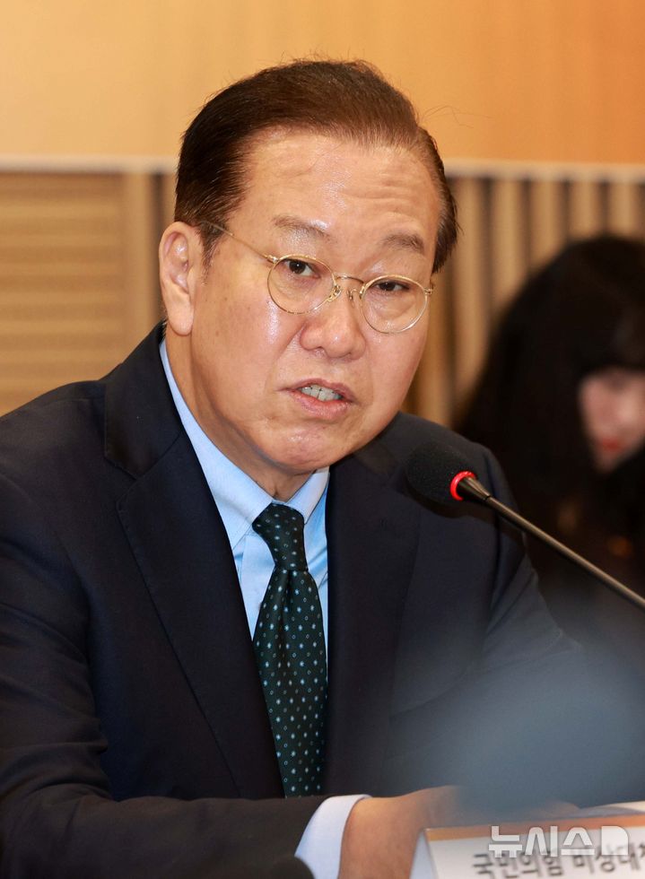 [서울=뉴시스] 고범준 기자 = 권영세 국민의힘 비상대책위원장이 지난 25일 서울 마포구 한국중견기업연합회에서 열린 중견기업 간담회에서 발언을 하고 있다. 2025.03.25. bjko@newsis.com