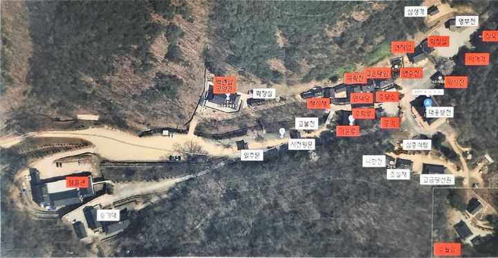 [의성=뉴시스] 의성산불로 피해를 입은 천년고찰 고운사 전각 배치도. 붉은색 전각은 이번 산불로 소실됐다. 2025.03.26. (사진=의성군 제공) photo@newsis.com *재판매 및 DB 금지