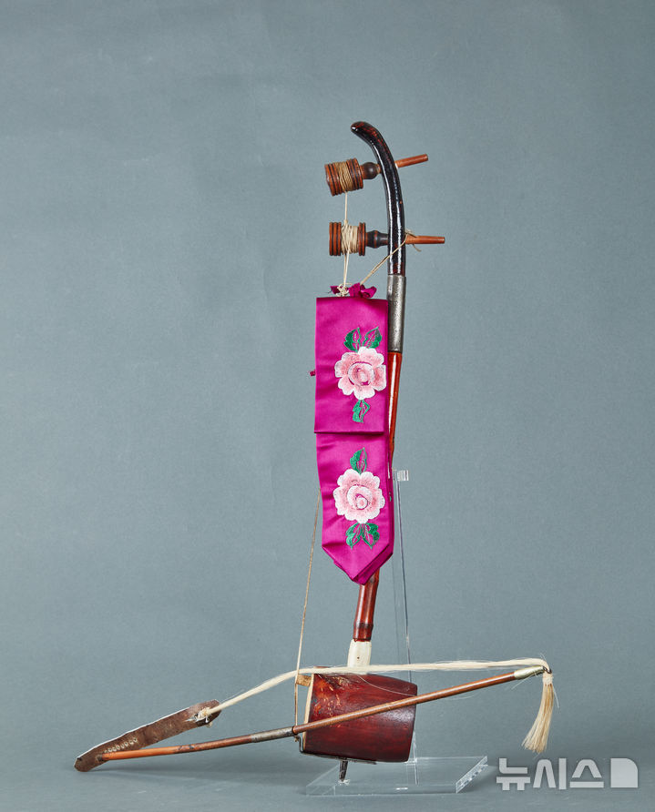 [평택=뉴시스] 경기도 등록문화유산으로 확정된 지영희 유품 악기 해금 모습 (사진=평택시 제공) 2025.03.26.photo@newsis.com 