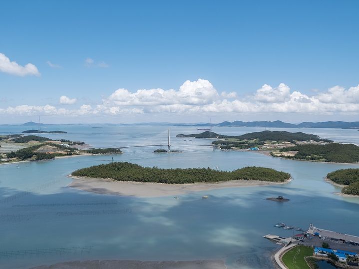 [신안=뉴시스]신안의 섬. (사진=신안군 제공) 2025.03.26. photo@newsis.com *재판매 및 DB 금지