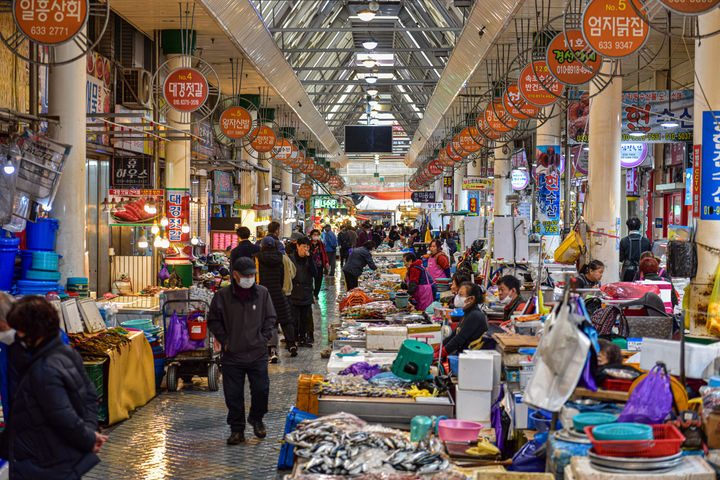 [속초=뉴시스]속초관광수산시장 모습.(사진=속초시 제공) photo@newsis.com *재판매 및 DB 금지