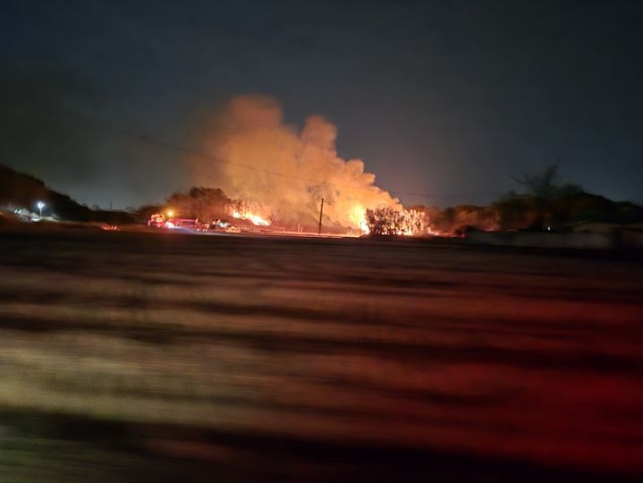 [서천=뉴시스] 충남 서천군 마서면 신포리 산불 화재. (사진=서천군 제공) 2025.03.27. photo@newsis.com *재판매 및 DB 금지