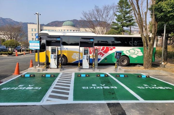 경남도의회, 주차장에 전기차 충전기 3기 설치 완료.(사진=경남도의회 제공) 2025.03.27. *재판매 및 DB 금지