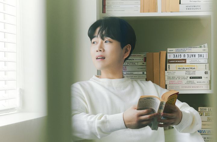 [수원=뉴시스] 가수 황영웅. (사진=대한적십자 제공) 2025.03.27. photo@newsis.com *재판매 및 DB 금지