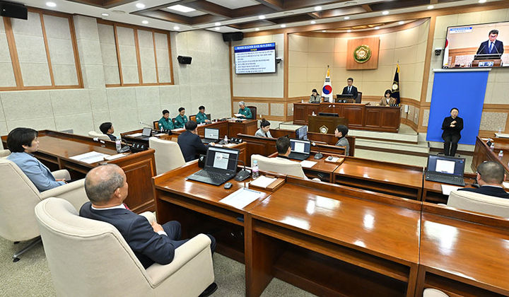 정선군의회는 27일 군의회 본회의장에서 제2차 본회의를 열어 제306회 정선군의회(임시회) 일정을 진행하고 있다.(사진=정선군 제공) *재판매 및 DB 금지