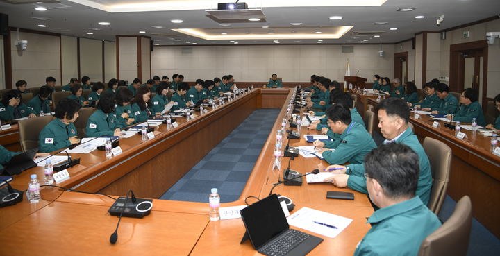 [남원=뉴시스] 지난 26일 남원시청에서 최경식 시장 주재로 산불비상대책 간부회의가 진행되고 있다. *재판매 및 DB 금지