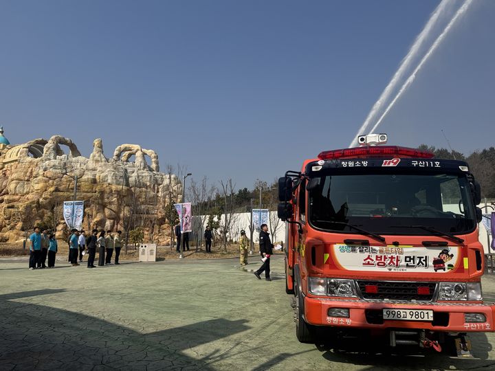 경남로봇랜드재단, 구산119안전센터와 민관합동 소방훈련.(사진=경남로보랜드재단 제공) 2025.03.27. *재판매 및 DB 금지