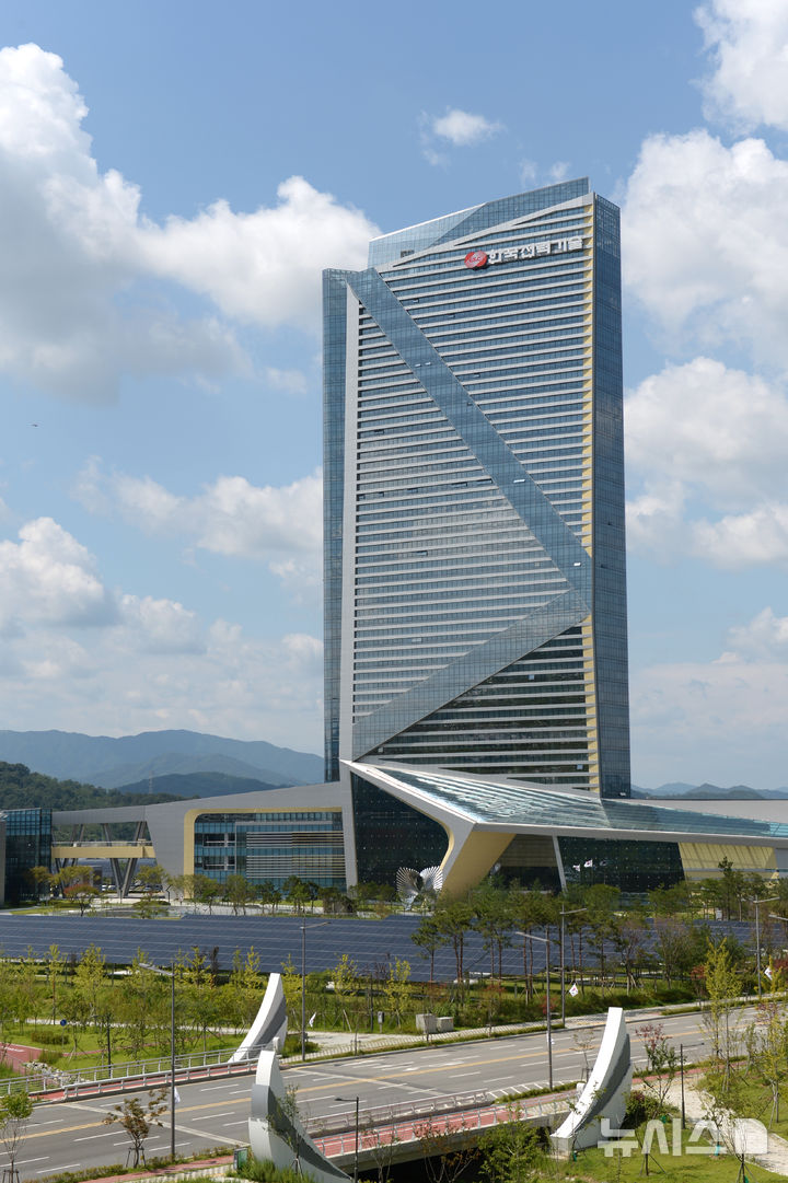 [세종=뉴시스]경북혁신도시에 위치한 한국전력기술 전경.(사진=한국전력기술 제공)