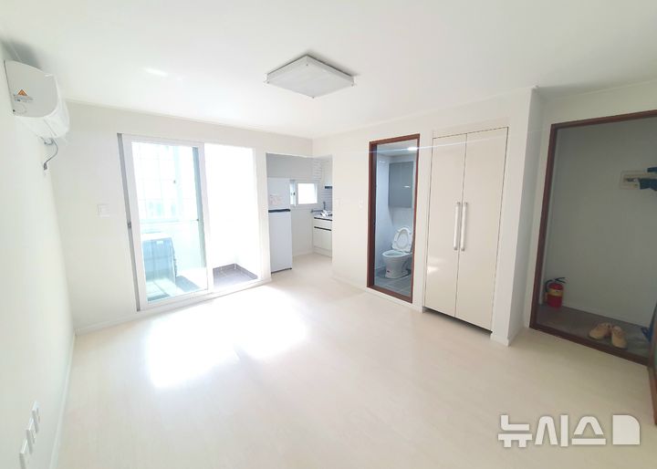 [전주=뉴시스]윤난슬 기자 = 전북 전주시가 청년 주거 안정과 자립을 지원하기 위해 추진하는 '청춘★별채' 사업 모집에 총 1322명이 지원해 52.9대 1이라는 높은 경쟁률을 기록했다고 28일 밝혔다.(사진=전주시 제공)