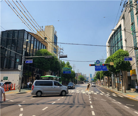 [서울=뉴시스] 도봉중학교 통학로 구간(마들로) 현장 사진. 2025.03.28. (사진=도봉구 제공) *재판매 및 DB 금지