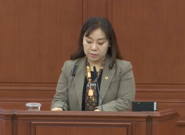 [대전=뉴시스] 더불어민주당 김민숙(비례) 대전시의원이 28일 대전시의회 제285회 임시회 제3차 본회의에서 5분 자유발언을 하고 있다. (사진=대전시의회 제공) 2025.03.28. photo@newsis.com *재판매 및 DB 금지