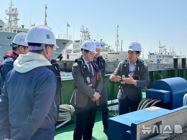 [서울=뉴시스] 공단 목포지사, 여수지사에서 안전경영 실천을 위한 경영진 현장 안전 점검을 실시했다.