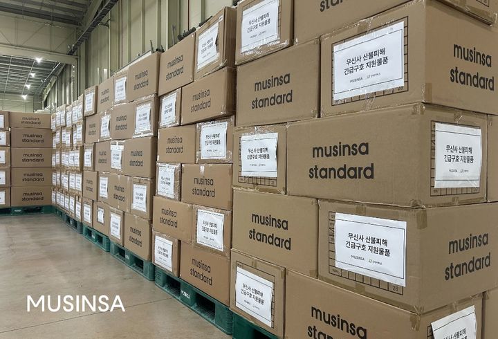 [서울=뉴시스] 무신사가 경북 지역에서 발생한 산불 피해 복구를 위해 1억원을 기부한다고 28일 밝혔다. (사진=무신사 제공) *재판매 및 DB 금지