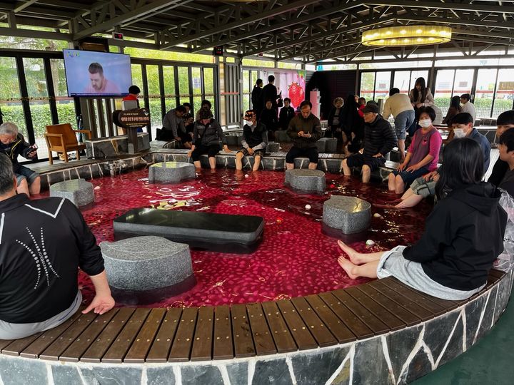 [논산=뉴시스] 논산딸기축제장 내 족욕장. (사진=논산시 제공) 2025.03.28. photo@newsis.com *재판매 및 DB 금지