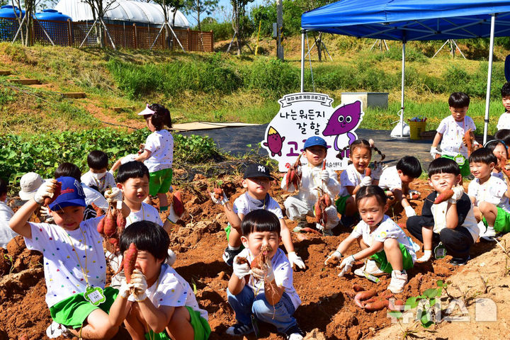 [광주=뉴시스] 광주농업기술센터 '농업체험 프로그램' 운영. (사진=광주농업기술센터 제공) 2025.03.30. photo@newsis.com *재판매 및 DB 금지