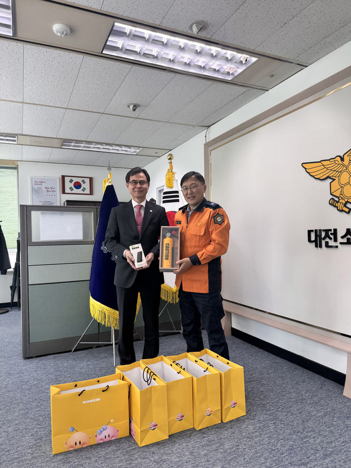 [대전=뉴시스] 윤성국 대전관광공사 사장과 강대훈 대전소방본부장. (사진=대전관광공사 제공) 2025.03. 30. photo@newsis.com *재판매 및 DB 금지