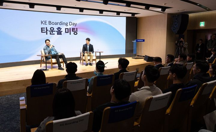 지난 4일 조원태 한진그룹 회장이 임직원들과 타운홀미팅을 진행하는 모습.(사진제공=대한항공) *재판매 및 DB 금지