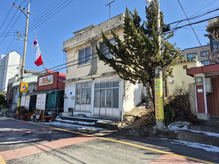 [대전=뉴시스] 대전시는 기성시가지의 활력 회복과 안전한 도시환경 조성을 위해 '대전형 빈집 정비사업'을 추진한다. 낡고 오랜된 건물의 기성시가지. (사진=대전시 제공) 2025.03.31. photo@newsis.com *재판매 및 DB 금지