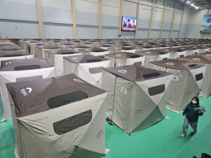 [청송=뉴시스] 이재민들이 지내고 있는 쉘터 june@newsis.com *재판매 및 DB 금지