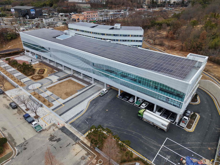 [밀양=뉴시스] 경남진로교육원 측면 전경. (사진=밀양시 제공) 2025.03.31. photo@newsis.com *재판매 및 DB 금지