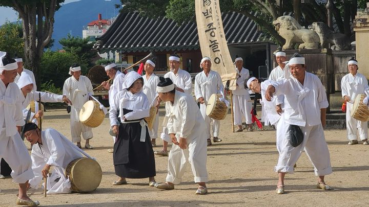 [밀양=뉴시스] 밀양백중놀이 공연. (사진=밀양시 제공) 2025.04.01. photo@newsis.com *재판매 및 DB 금지