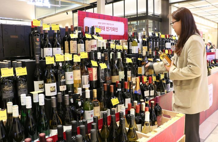 [대구=뉴시스] 대구 신세계백화점은 2025 상반기 와인 창고전 'Whiskey&Wine Fair'를 진행한다. (사진 = 대구 신세계백화점 제공) 2025.03.31. photo@newsis.com *재판매 및 DB 금지