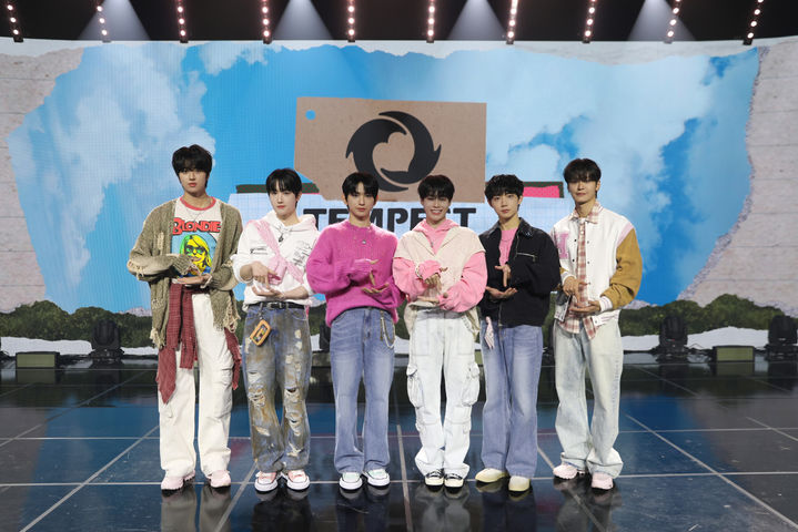 [서울=뉴시스] 그룹 '템페스트'(TEMPEST)가 31일 서울 용산구 블루스퀘어 마스터카드홀에서 열린 여섯 번째 미니 앨범 '리: 풀 오브 유스'(RE: Full of Youth) 발매 기념 쇼케이스에서 포즈를 취하고 있다. (사진=위에화엔터테인먼트 제공) 2025.03.31 photo@newsis.com *재판매 및 DB 금지