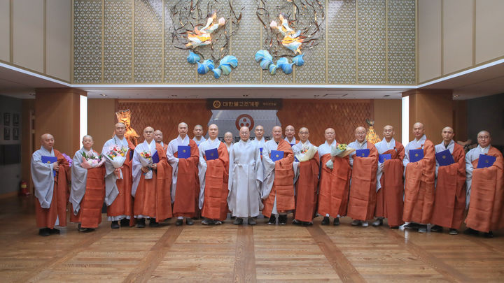 [서울=뉴시스] 31일 임명된 대한불교조계종 교역직 총무원들 (사진=대한불교조계종 제공) 2025.03.31. photo@newsis.com *재판매 및 DB 금지