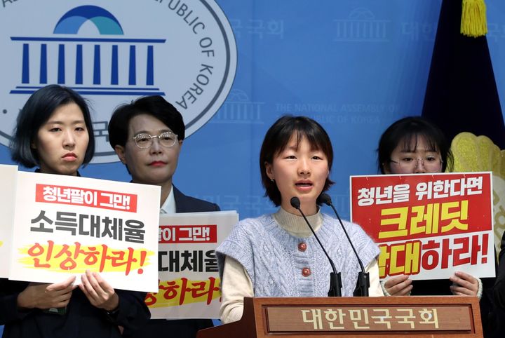 [서울=뉴시스] 조성봉 기자 = 백휘선 청년하다 집행위원장이 지난 3월 31일 오전 서울 여의도 국회 소통관에서 열린 연금개혁에 대한 청년·학생 입장발표 기자회견에서 발언하고 있다. (사진=전종덕 의원실 제공) 2025.03.31. photo@newsis.com  *재판매 및 DB 금지