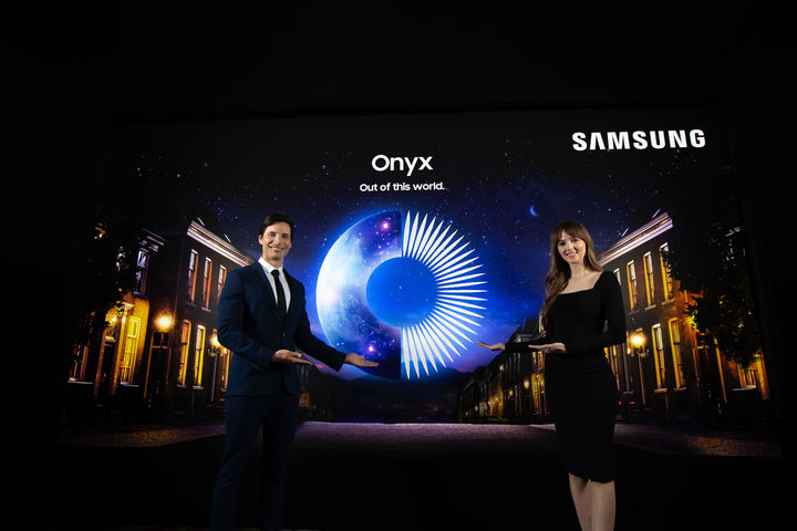 [서울=뉴시스]삼성전자 모델이 미국 라스베이거스에서 열리는 세계 최대 영화 산업 박람회 '시네마콘(CinemaCon) 2025'에서 시네마 LED 스크린 '오닉스(Onyx, 모델명: ICD)' 신제품을 소개하고 있다. (사진=삼성전자 제공) 2025.04.01. photo@newsis.com *재판매 및 DB 금지