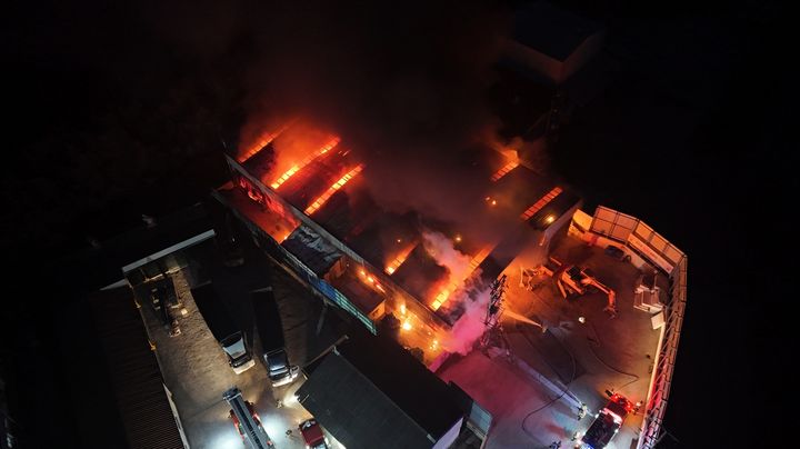 [진주=뉴시스]진주시 대곡면 자원순환시설 공장 화재.(사진=경남소방본부 제공).2025.04.01.photo@newsis.com *재판매 및 DB 금지