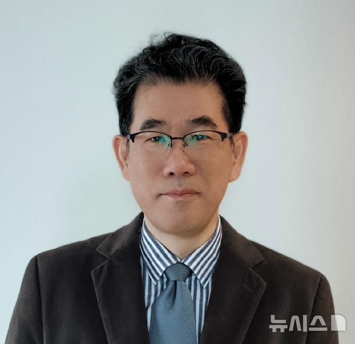 [창원=뉴시스]한국건축가협회 경남건축가회 제10대 회장으로 취임한 정성문 국립창원대 건축학부 건축학전공 교수.(사진=국립창원대 제공) 2025.04.01. photo@newsis.com