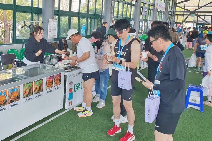 2024 군산새만금마라톤대회 '농수산물 홍보 직거래 장터' (사진=군산시 제공) *재판매 및 DB 금지