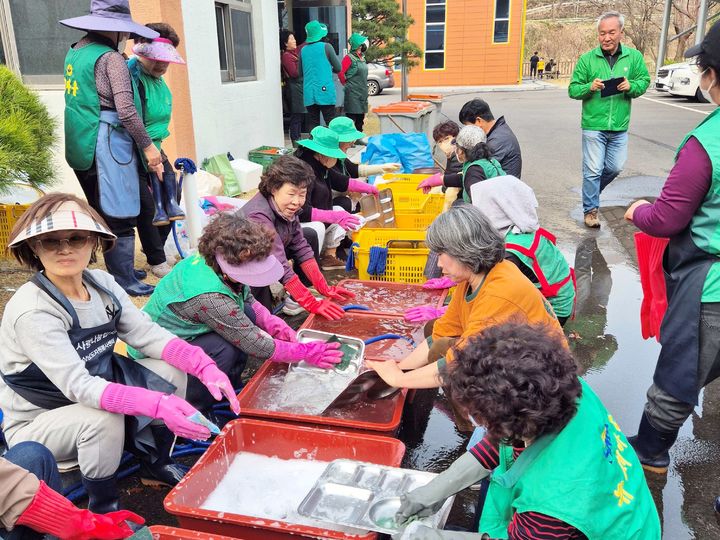 [함양=뉴시스] 함양군청 새마을운동 함양군지회 *재판매 및 DB 금지 *재판매 및 DB 금지