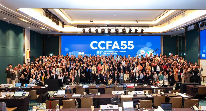 [서울=뉴시스] 식품의약품안전처는 서울에서 개최한 ‘제55차 코덱스 식품첨가물분과위원회(CCFA)를 성공적으로 마무리했다고 1일 밝혔다. 사진은 이번 코덱스 식품첨가물분과위원회 단체 모습. (사진=식약처 제공) 2025.04.01. photo@newsis.com *재판매 및 DB 금지