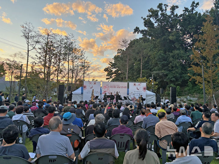 [성남=뉴시스] 지난해 9월 성남시 수정구 태평공원에서 개최한 파이팅성남! 콘서트 (사진=성남시 제공) 2025.04.01.photo@newsis.com