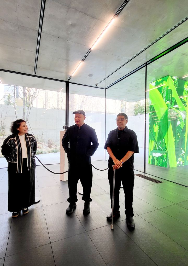 [사진=박현주 미술전문기자] 1일 서울 강남구 청담동 송은에서 인도네시아 콜렉티브 트로마라마(Tromarama)의 한국 첫 개인전이 열린 가운데 작가들이 팀에 대해 소개하고 있다. 2025.04.01. hyun@newsis.com&nbsp; *재판매 및 DB 금지