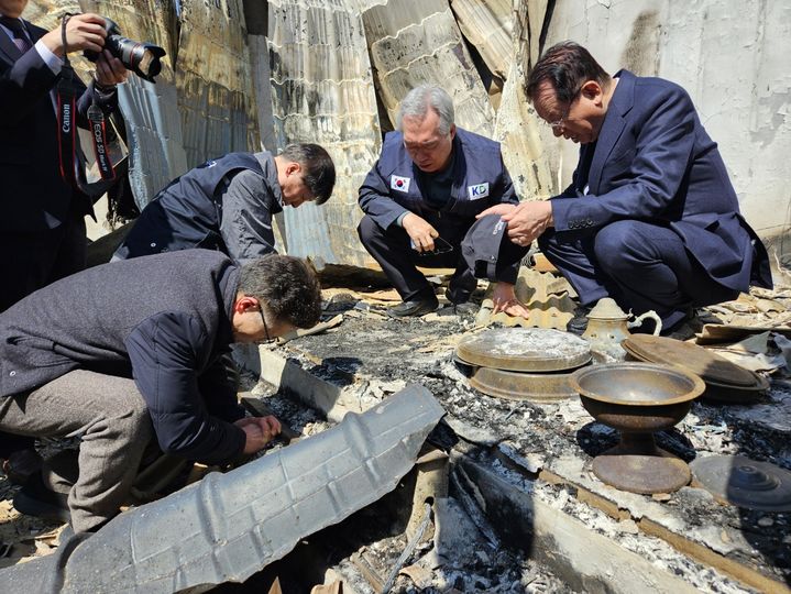 [서울=뉴시스] 한국교회봉사단 산불 피해 1차 지원 현장 (사진=한국교회봉사단 제공) 2025.04.01. photo@newsis.com *재판매 및 DB 금지