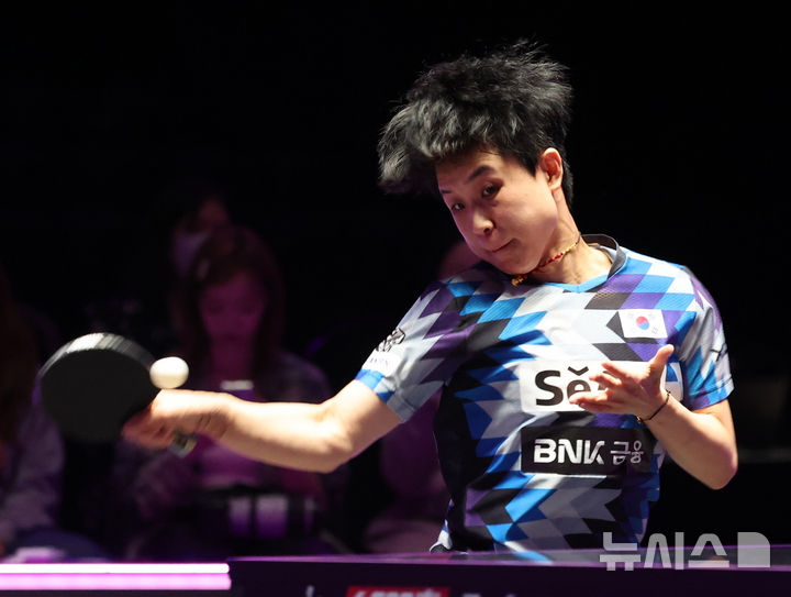 [인천=뉴시스] 전진환 기자 = 1일 인천 중구 인스파이어 아레나에서 열린 WTT(월드테이블테니스) 챔피언스 인천 2025 대회 32강 경기에서 주천희(대한민국)이 류양지(호주)를 상대로 경기를 펼치고 있다. 2025.04.01. amin2@newsis.com