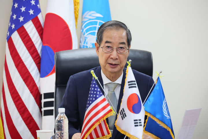 [파주=뉴시스] 최진석 기자 = 한덕수 대통령 권한대행 국무총리가 1일 경기도 파주 공동경비구역(JSA) 대대에서 보고를 받은 후 발언하고 있다. (사진=총리실 제공) 2025.04.01. photo@newsis.com *재판매 및 DB 금지