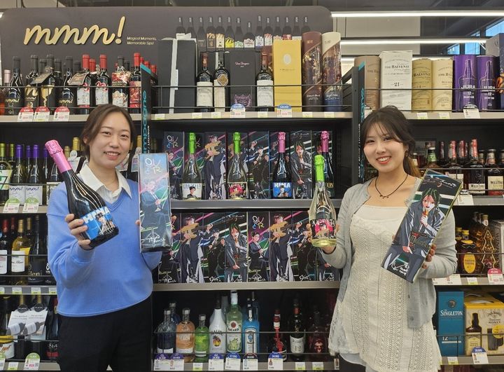 [서울=뉴시스] 편의점 CU가 인기 걸밴드 QWER과 협업한 스파클링 와인을 선보인다고 2일 밝혔다. (사진=BGF리테일 제공) *재판매 및 DB 금지