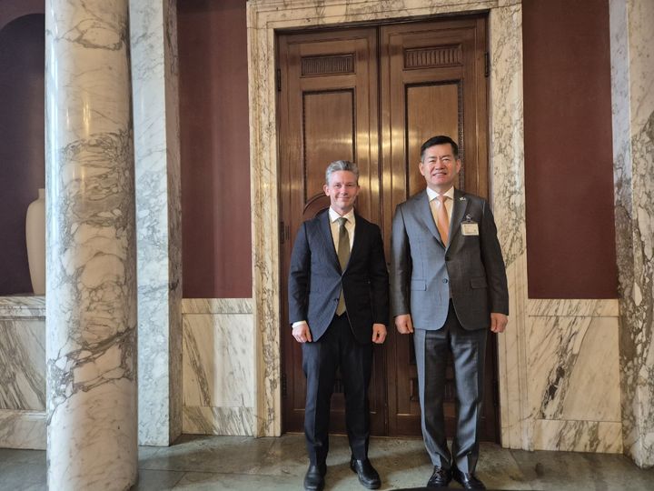 [서울=뉴시스] 석종건 방위사업청장은 3월 31일(현지시간) 스웨덴을 방문해 폴 욘슨 국방장관과 면담하고, 양국의 방산협력 강화 방안을 논의했다. (사진=국방부 제공) 2025.04.02. photo@newsis.com *재판매 및 DB 금지