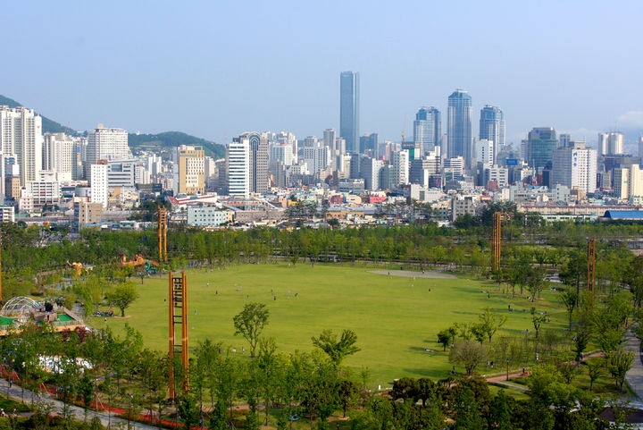 [부산=뉴시스] 부산시민공원 하야리아잔디광장. (사진=부산시설공단 제공) 2025.05.07. photo@newsis.com&nbsp; *재판매 및 DB 금지