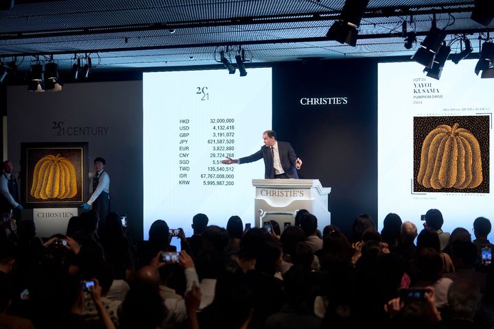 크리스티 홍콩 3월 경매에서 야요이 쿠사마의 호박 그림은 한화 약 74억원에 팔렸다. *재판매 및 DB 금지