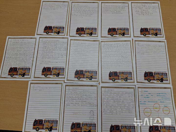 초등학교 학생들이 보내 온 손편지.(사진=영덕소방서 제공)