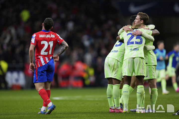 [마드리드=AP/뉴시스] 스페인 프로축구 프리메라리가 FC바르셀로나 선수단. 2025.04.02.