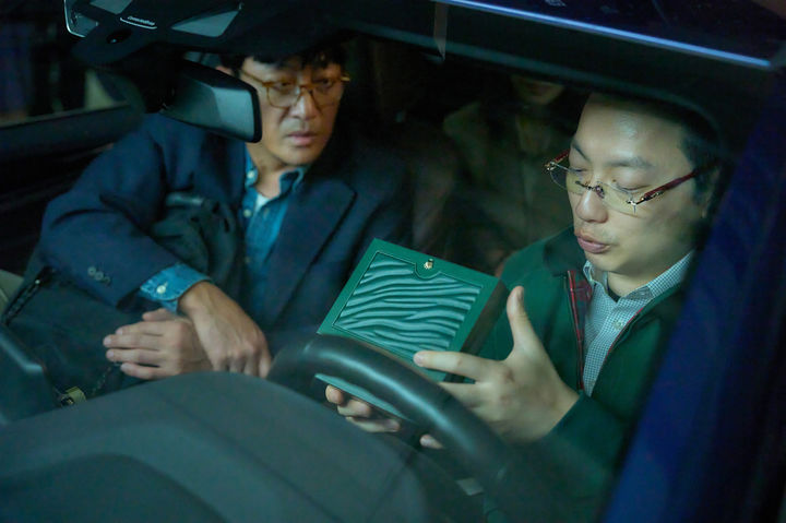 하정우 '로비' 했는데…이병헌 '승부' 못 넘었다