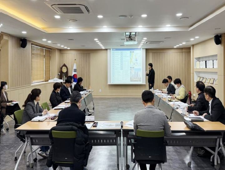 [서울=뉴시스] 천호3구역 종합대책회의 모습. 2025.04.03 (사진 제공=강동구청) photo@newsis.com *재판매 및 DB 금지