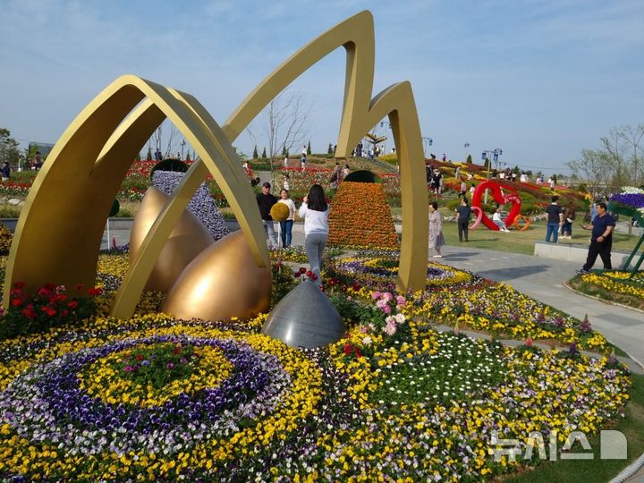 [평택=뉴시스] 2024 평택 꽃나들이 행사장 모습 (사진=평택시 제공) 2025.04.03.photo@newsis.com 
